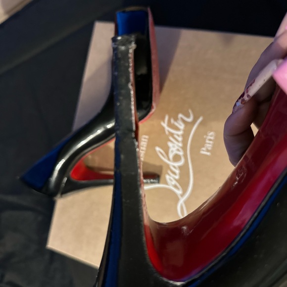 Christian Louboutin - Picture 4 of 9